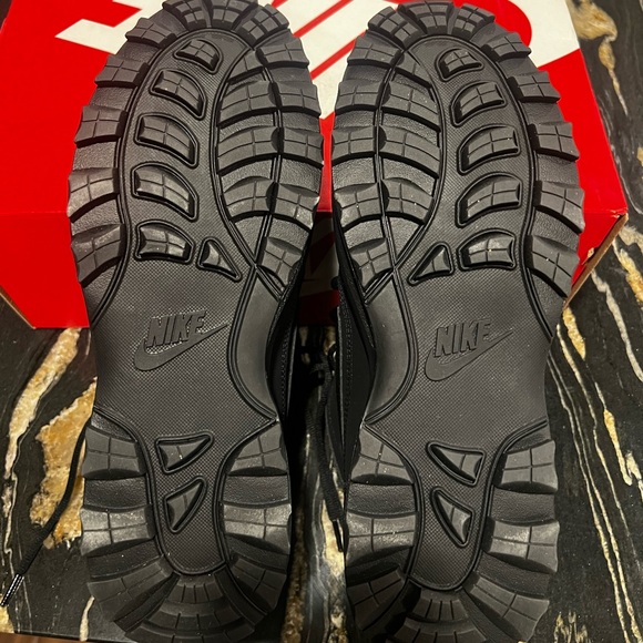 Men’s Nike Manoadome Winter Boots - Picture 3 of 6